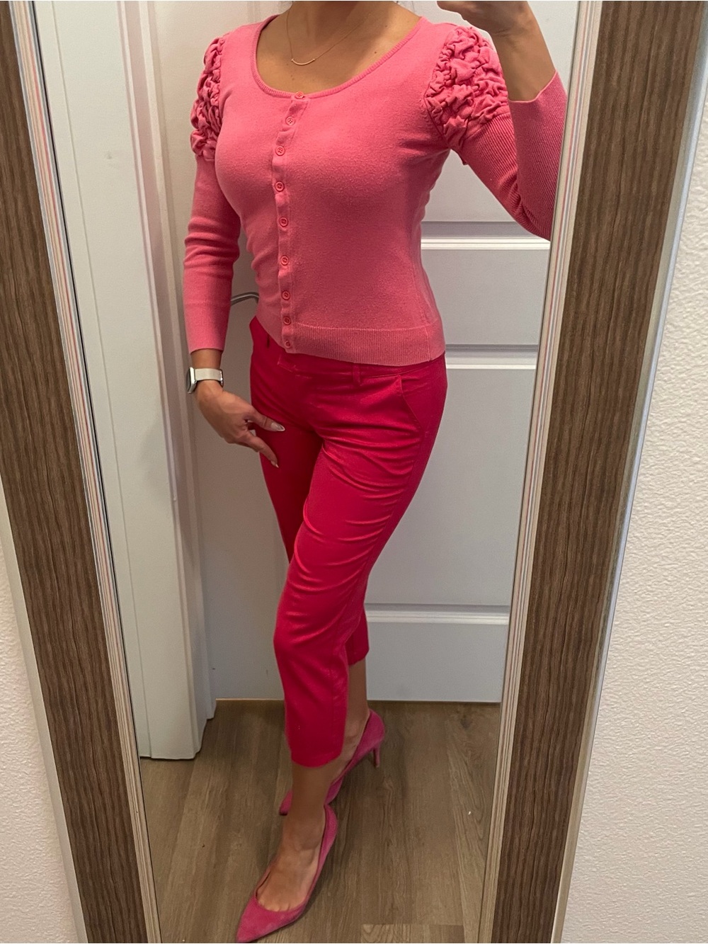 Cropped Slim Ankle Pants in Bright Pink